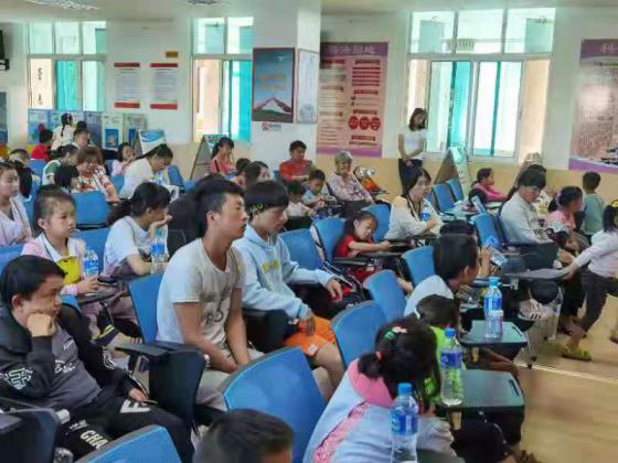 【党建活动】别让“未来”失落在今天   ——商学院法律系支部《未成年人保护法》宣讲活动 第 2 张