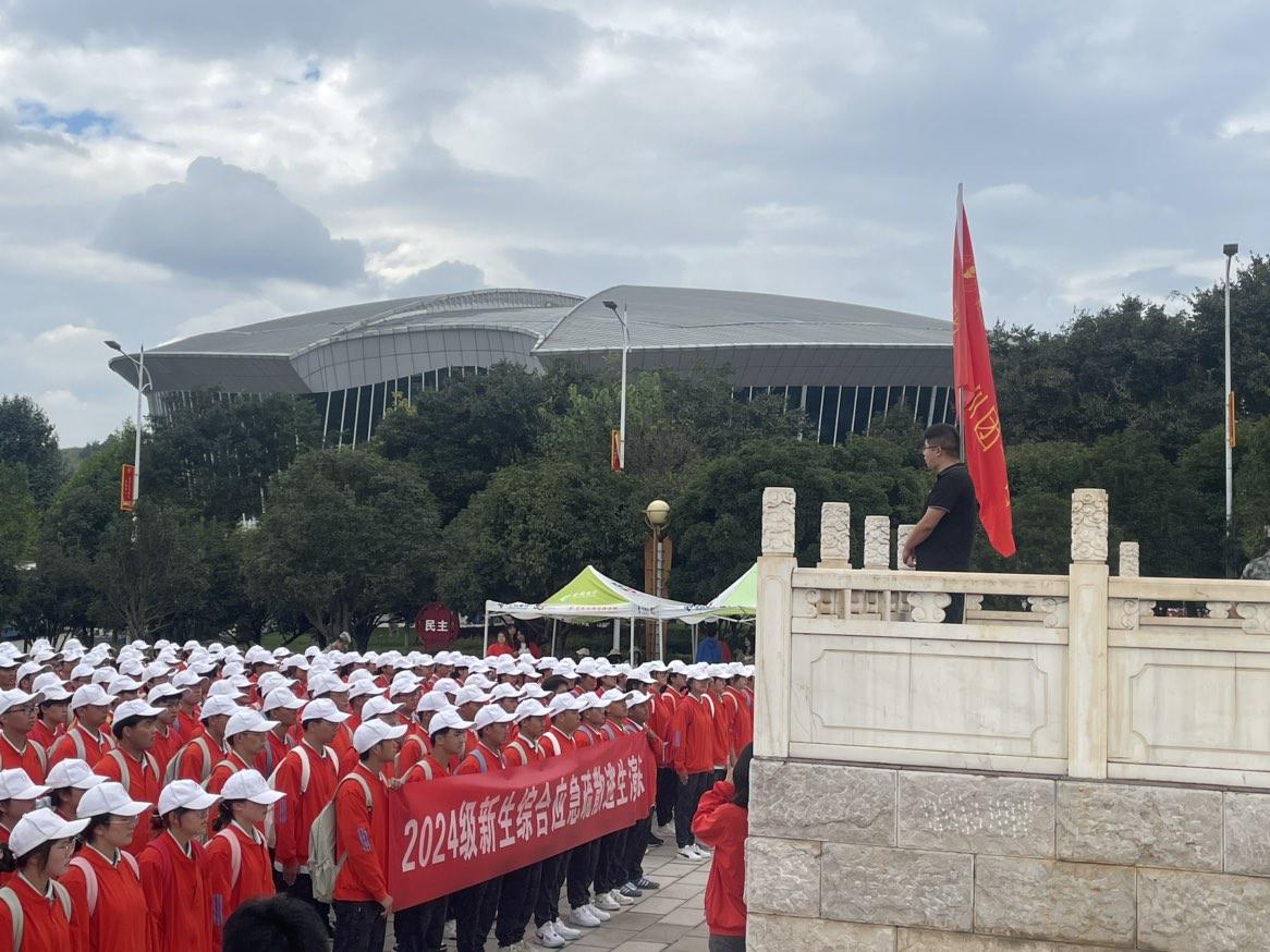 以练为战 防患未然——智慧社区举行2024级新生综合应急疏散逃生演练 第 6 张