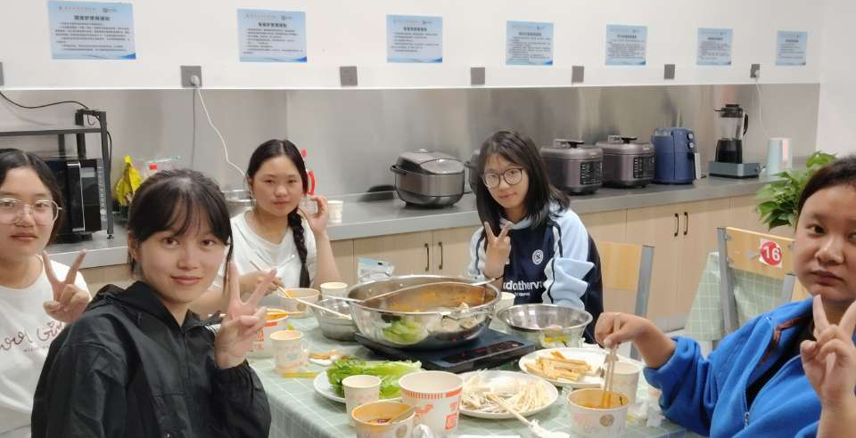 一站式学生社区 | “荟”聚青春-共享“食”光 智慧社区开展美食汇活动 第一弹 第 4 张 一站式学生社区 | “荟”聚青春-共享“食”光 智慧社区开展美食汇活动 第一弹 第 4 张