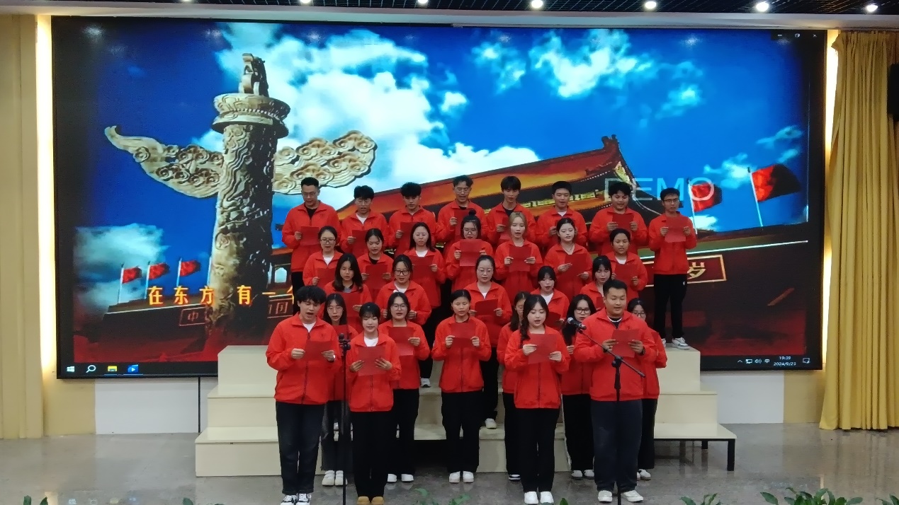 学院资讯 | 财会金融学院“青春为中国式现代化挺膺担当”诗朗诵比赛顺利完成 第 8 张 学院资讯 | 财会金融学院“青春为中国式现代化挺膺担当”诗朗诵比赛顺利完成 第 8 张