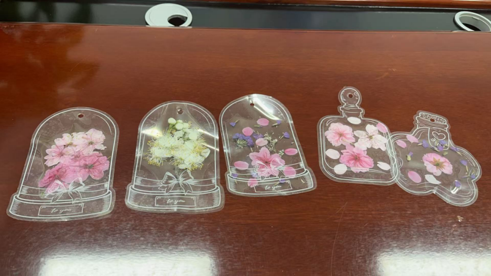 一站式学生社区 | 财会金融学院智慧社区开展“樱韵芳华，美好留存”压花书签制作 第 3 张