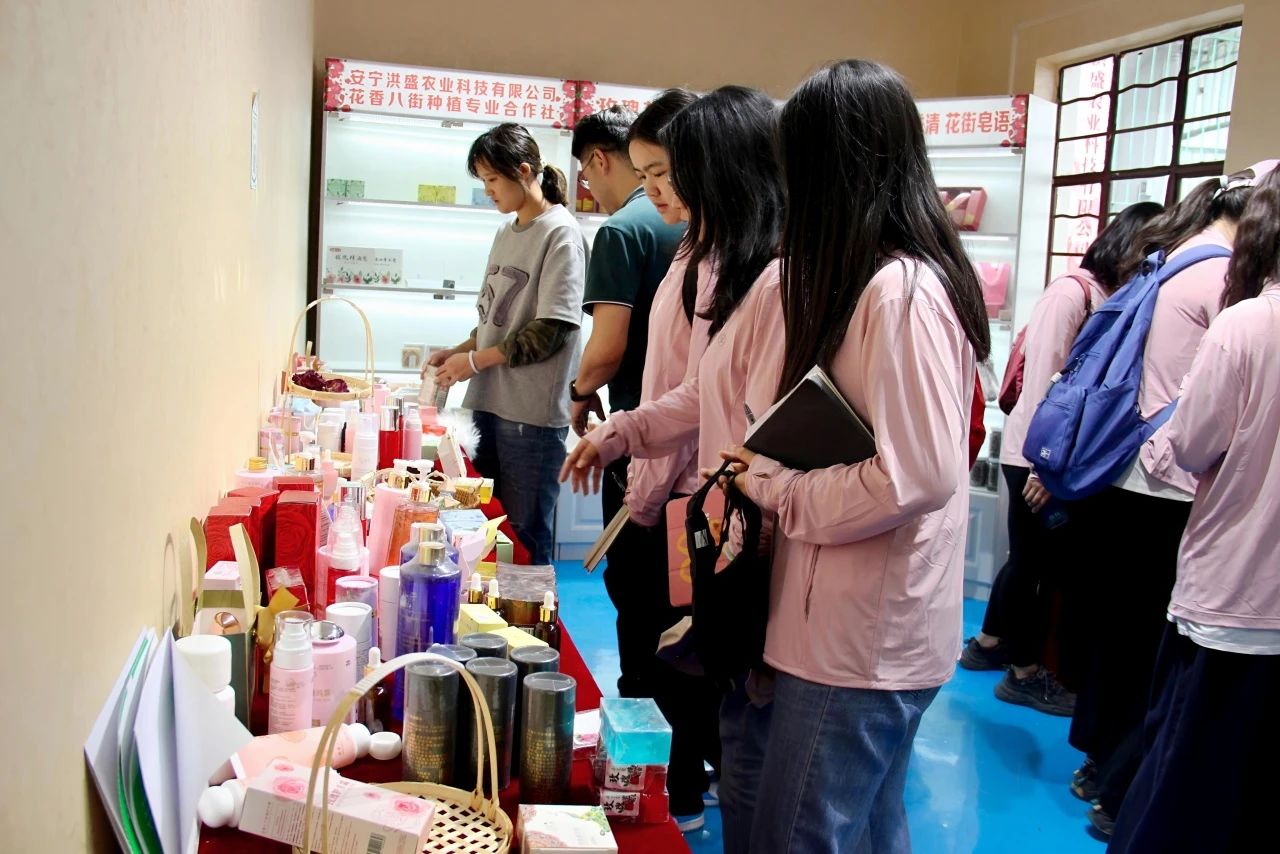 暑期社会实践|花香四溢,助力乡村振兴 第 7 张 暑期社会实践|花香四溢,助力乡村振兴 第 7 张