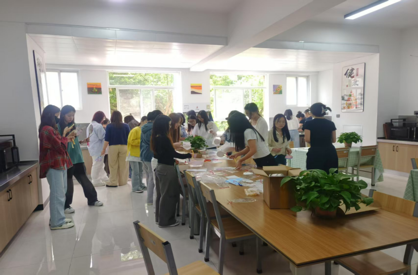 一站式学生社区 | 美育进社区--非遗漆扇制作体验活动圆满完成 第 1 张