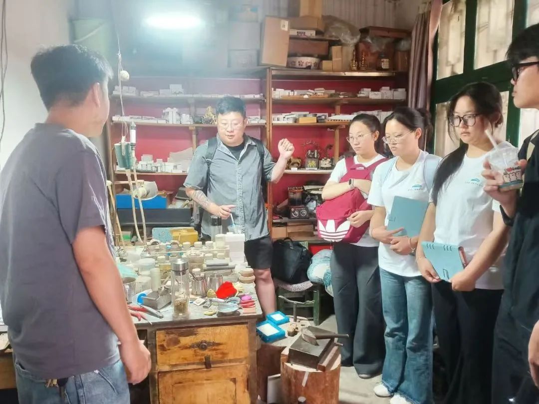 暑期社会实践｜财会金融学院走乡村·促振兴实践队对话银饰非遗传承人解码千年技艺的传承密码 第 3 张