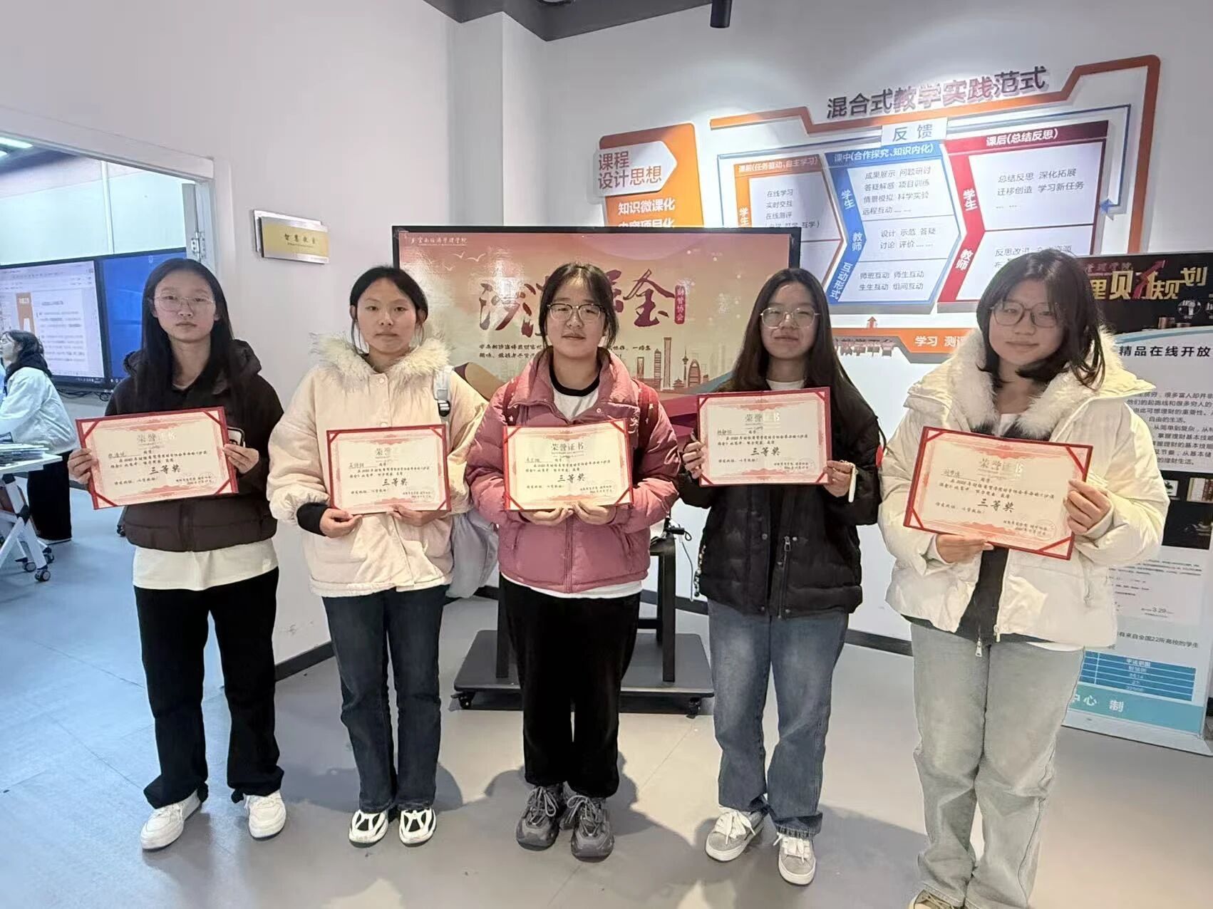 不止“赢金矿”!财管协会“沙漠掘金”落幕,一场让专业知识“活”起来的体验 第 11 张 不止“赢金矿”!财管协会“沙漠掘金”落幕,一场让专业知识“活”起来的体验 第 11 张