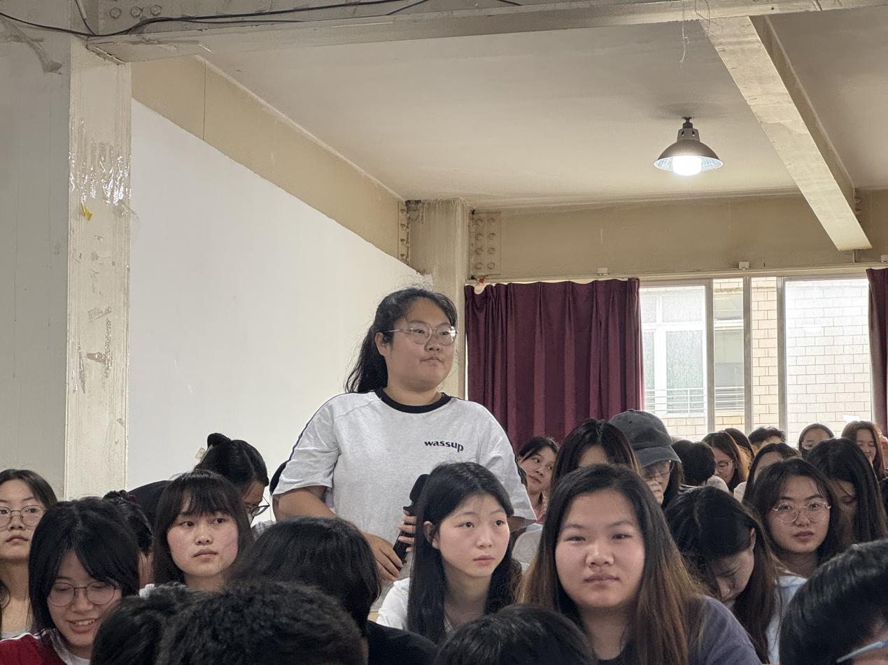 北京大学口腔医学院王勇教授莅临我校作数字化口腔专题讲座并指导本科教学 第 4 张