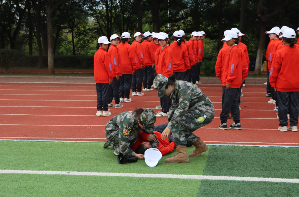 云南经济管理学院医学院:军训温情满场,青春暖意盈心 第 5 张 云南经济管理学院医学院:军训温情满场,青春暖意盈心 第 5 张