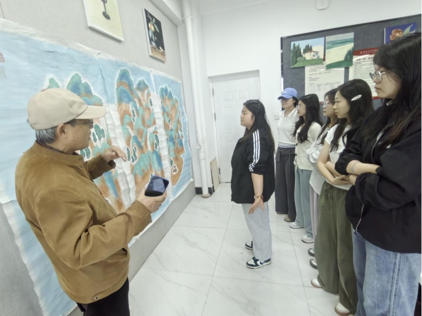 丹青筑梦展芳华 初心奋进新征程——艺术与传媒学院2022级美术学专业毕业展备战纪实 第 1 张